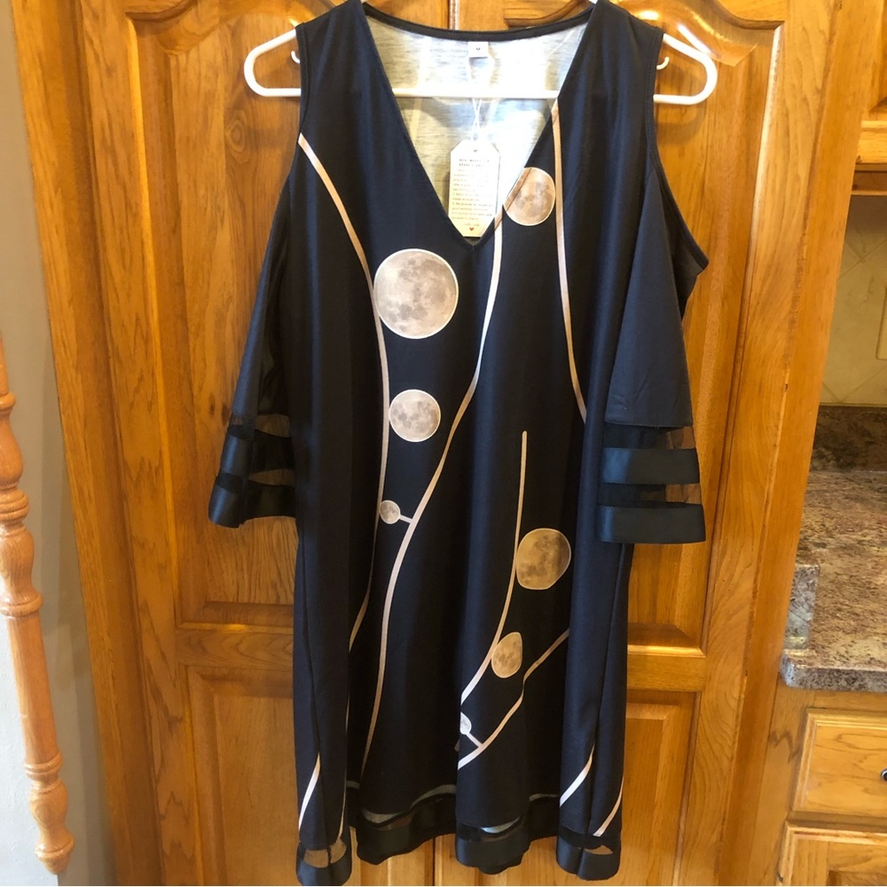 NEW w/ Tag-Black & Gold Knee Length Shift Dress w/ Cold Shoulder Sleeves Medium